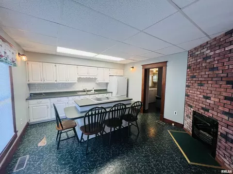 1010 Murray St, Eldorado, IL 62930 photo 14