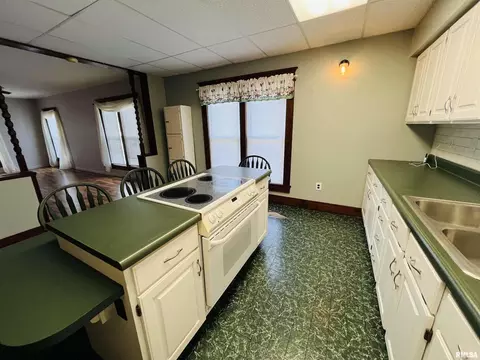1010 Murray St, Eldorado, IL 62930 photo 16