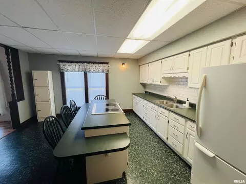 1010 Murray St, Eldorado, IL 62930 photo 15