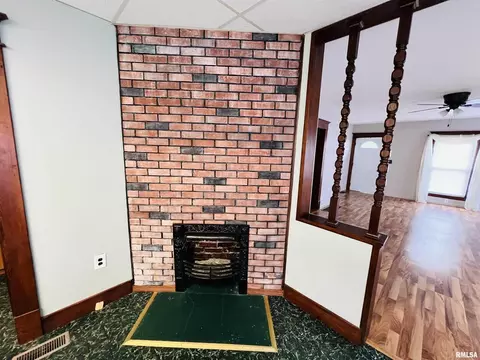 1010 Murray St, Eldorado, IL 62930 photo 17