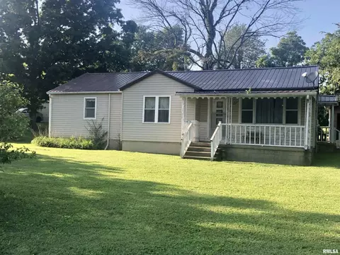 204 W Chamness St, Creal Springs, IL 62922