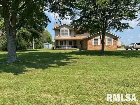 709 Walnut Hill Rd, Centralia, IL 62801