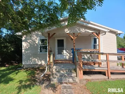 806 S Cockrum Rd, Sesser, IL 62884