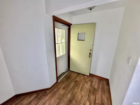 701 E 3rd St, Flora, IL 62839 photo 8