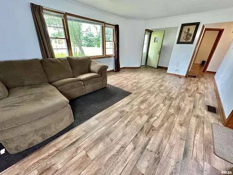 701 E 3rd St, Flora, IL 62839 photo 10