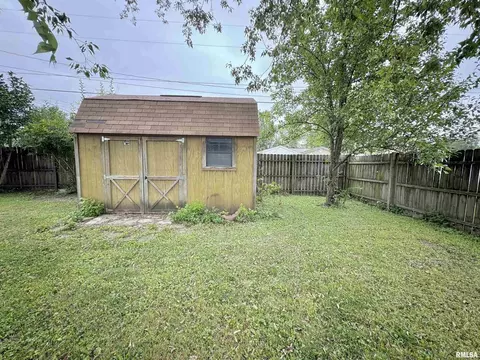 701 E 3rd St, Flora, IL 62839 photo 47