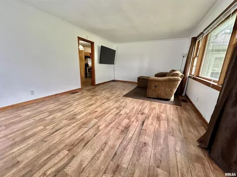 701 E 3rd St, Flora, IL 62839 photo 9