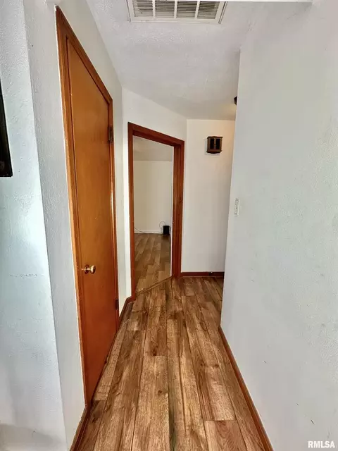 701 E 3rd St, Flora, IL 62839 photo 14