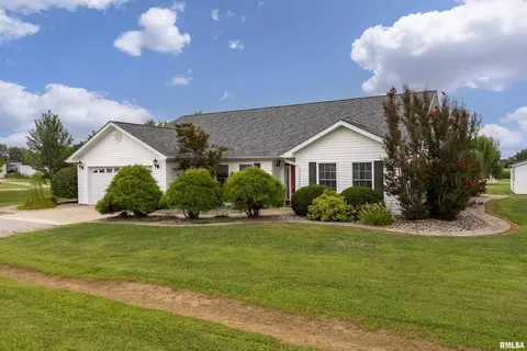 5 Holly St, Dahlgren, IL 62828