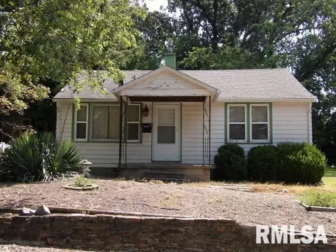 1424 S Land St, Harrisburg, IL 62946