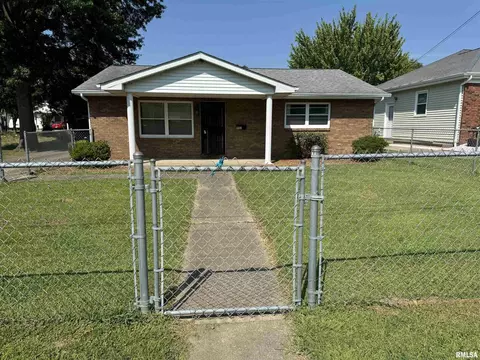 902 N Vicksburg St, Marion, IL 62959