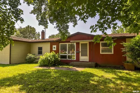 307 E Douglas St, De Soto, IL 62924