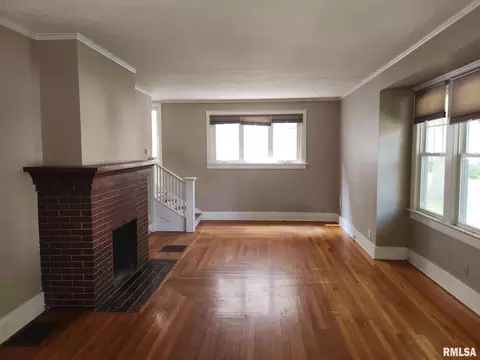 201 E Laurel St, Olney, IL 62450 photo 7