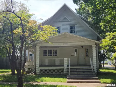201 E Laurel St, Olney, IL 62450