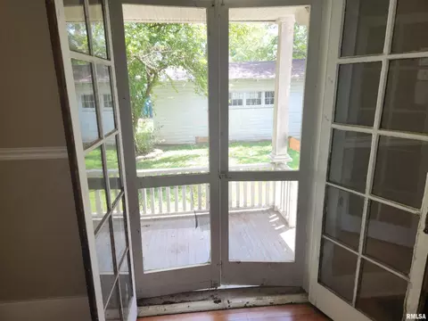 201 E Laurel St, Olney, IL 62450 photo 21
