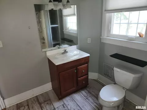 201 E Laurel St, Olney, IL 62450 photo 24