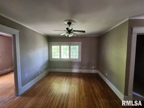 201 E Laurel St, Olney, IL 62450 photo 6
