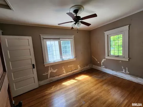 201 E Laurel St, Olney, IL 62450 photo 22
