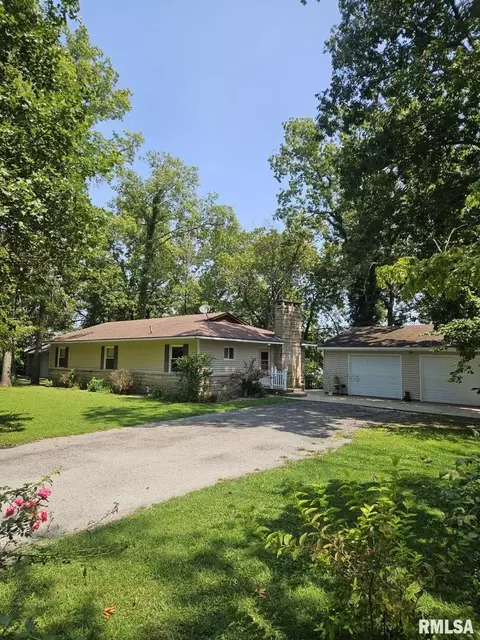 1726 Moonglow Rd, Centralia, IL 62801