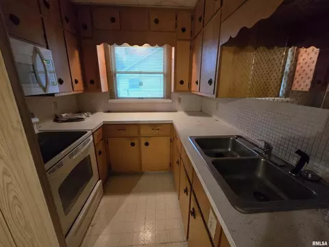 225 Cedar, Centralia, IL 62801 photo 8