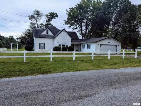 201 Franklin St, Whittington, IL 62897
