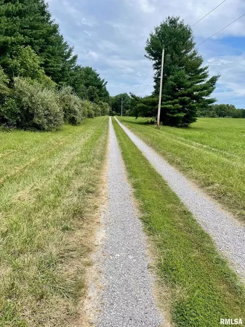 730 Golf Course Rd, Eldorado, IL 62930 photo 9