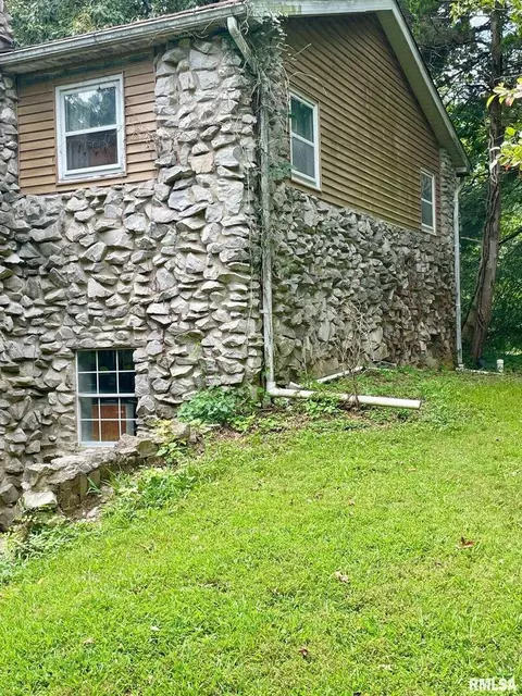 730 Golf Course Rd, Eldorado, IL 62930 photo 3