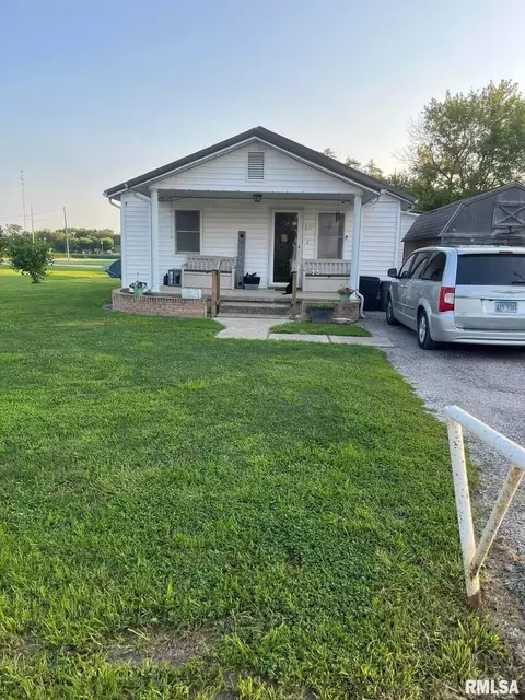 308 W Jefferson St, Patoka, IL 62875