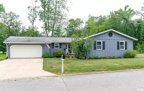 529 Briarwood Dr, Salem, IL 62881