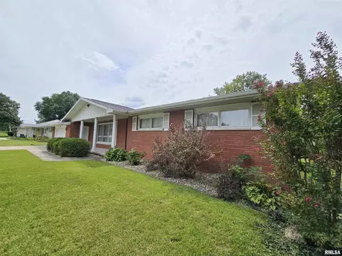 9 Magnolia Ave, Centralia, IL 62801 photo 2
