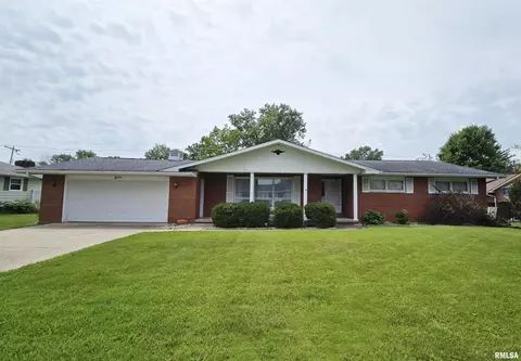 9 Magnolia Ave, Centralia, IL 62801