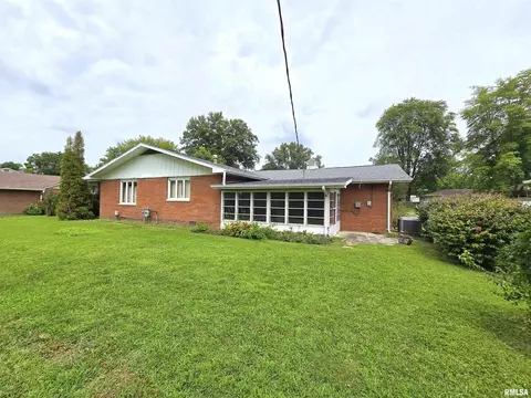 9 Magnolia Ave, Centralia, IL 62801 photo 4