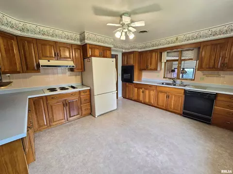 9 Magnolia Ave, Centralia, IL 62801 photo 8