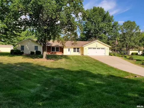 101 Smith Dr, De Soto, IL 62924