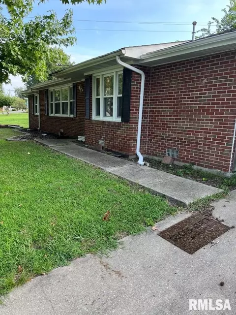 3124 Cherry Dr, Mount Vernon, IL 62864 photo 2