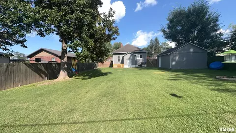 605 Election St, Benton, IL 62812 photo 5