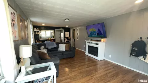 605 Election St, Benton, IL 62812 photo 8
