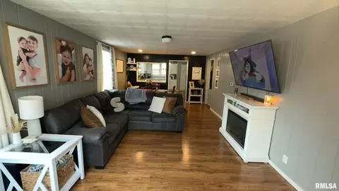 605 Election St, Benton, IL 62812 photo 7