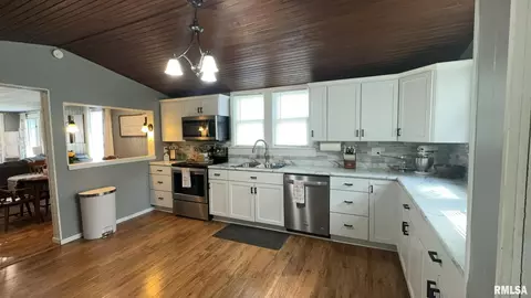 605 Election St, Benton, IL 62812 photo 11