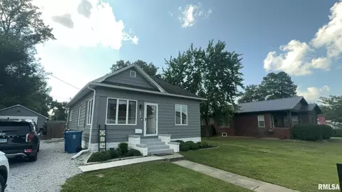 605 Election St, Benton, IL 62812 photo 2