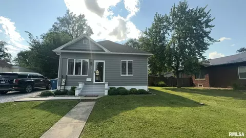 605 Election St, Benton, IL 62812