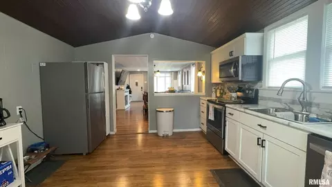 605 Election St, Benton, IL 62812 photo 12