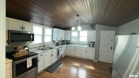 605 Election St, Benton, IL 62812 photo 10