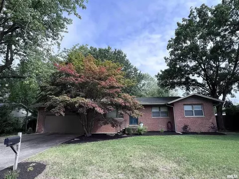 1702 W Walnut St, Carbondale, IL 62901