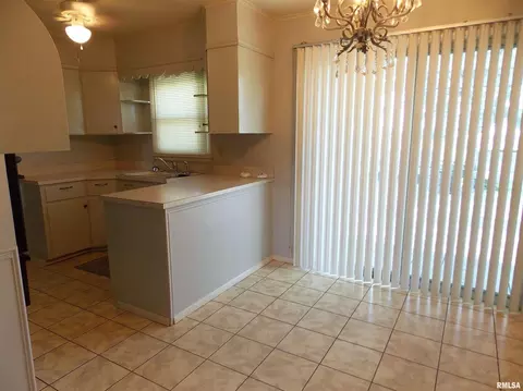517 S Walnut St, Sandoval, IL 62882 photo 11