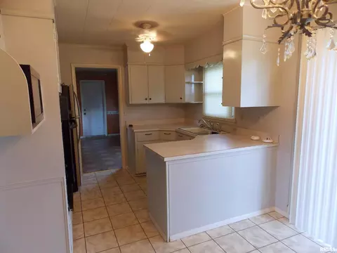 517 S Walnut St, Sandoval, IL 62882 photo 13