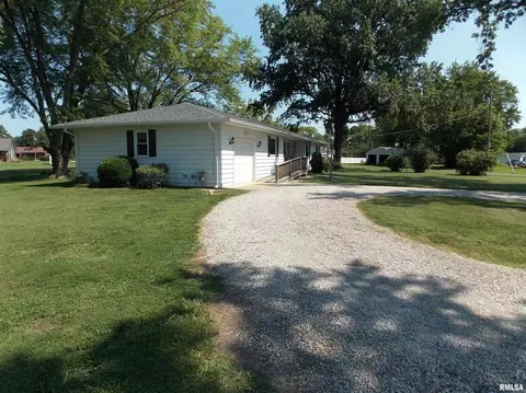 517 S Walnut St, Sandoval, IL 62882 photo 4