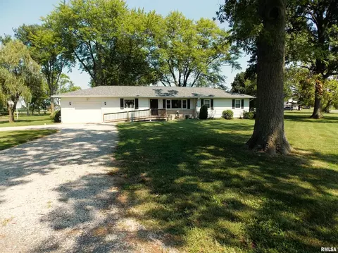 517 S Walnut St, Sandoval, IL 62882