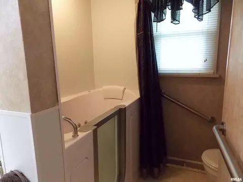 517 S Walnut St, Sandoval, IL 62882 photo 21