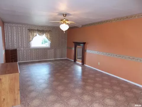 517 S Walnut St, Sandoval, IL 62882 photo 8
